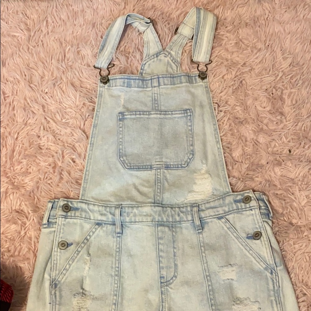 hollister boyfriend short overalls